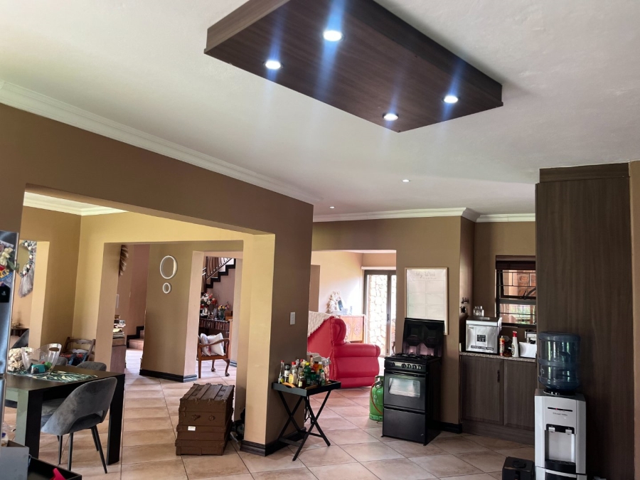 To Let 4 Bedroom Property for Rent in Melodie North West